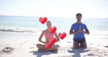 Sahilde meditasyon yapan farklı çiftler için kırmızı kalplerin animasyonu. Yaz, tatil, yaşam tarzı ve dijital arayüz konsepti dijital olarak oluşturulmuş video.