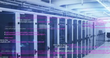 Sunucu odasında veri işleme animasyonu. küresel teknoloji, bilgisayar ve dijital arayüz kavramı dijital olarak oluşturulmuş video.