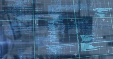 Ofis üzerinde veri işleme ve şekillerin animasyonu. Küresel iş ve dijital arayüz kavramı dijital olarak oluşturulmuş video.