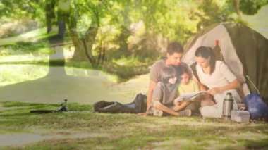 Huzurlu orman manzarasının animasyonu üzerine aile kitabı okuyoruz. Bağlanma, doğa, birliktelik, rahatlık, sükunet, hikaye anlatma