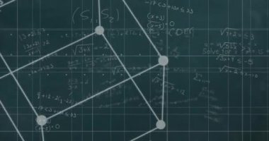 Matematiksel veri işlemenin yeşil arkaplan üzerindeki animasyonu. Küresel bilim, eğitim, öğrenme ve veri işleme kavramı dijital olarak oluşturulmuş video.