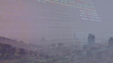 Borsa ve şehir manzarası üzerinde şema ve veri işleme animasyonları. Küresel iş ve dijital arayüz kavramı dijital olarak oluşturulmuş video.