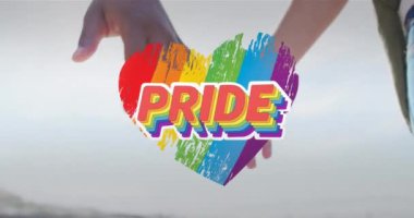 Çeşitli çiftlerin el ele tutuşması üzerine gökkuşağı kalbi hakkındaki gurur metninin animasyonu. Eşcinsel, lezbiyen, lgbtq, eşitlik, haklar, aşk ve gurur dijital olarak üretilen video.