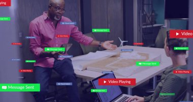 Çeşitli mimarların gündelik ofiste tartıştıkları sosyal medya tebligatları. Mimari, tasarım, sosyal ağ, dijital arayüz ve iletişim, dijital olarak oluşturulmuş görüntü.