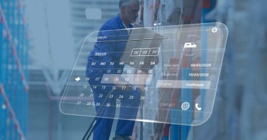 Depoda çalışan beyaz adamın dijital veri işleme görüntüsü. Küresel gönderim, bağlantılar, hesaplama ve veri işleme kavramı dijital olarak oluşturuldu.