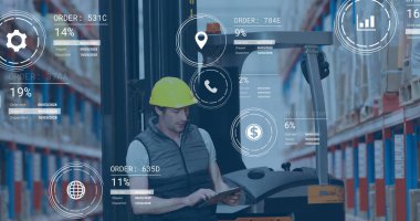 Depoda çalışan beyaz adamın dijital veri işleme görüntüsü. Küresel gönderim, bağlantılar, hesaplama ve veri işleme kavramı dijital olarak oluşturuldu.