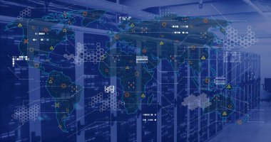 Bilgisayar sunucuları üzerinde dünya haritası ve veri işleme resmi. Küresel finans, iş, bağlantılar, hesaplama ve veri işleme kavramı dijital olarak oluşturuldu.