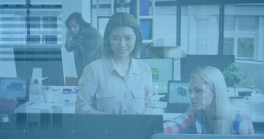 Çeşitli meslekdaşların iş tartışmalarına ilişkin diyagramlar ve veri işleme resimleri. Küresel iş ve dijital arayüz kavramı dijital olarak oluşturulmuş görüntü.