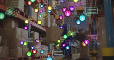 Depodaki çeşitli erkek işçilerin sosyal medya simgeleri. Küresel dağıtım, gönderme ve dijital arayüz kavramı dijital olarak oluşturulmuş görüntü.