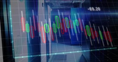 Sunucu odasında finansal veri işleme animasyonu. Küresel teknoloji, hesaplama, finans ve dijital arayüz kavramı dijital olarak oluşturulmuş video.