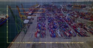 Tersane üzerinde finansal veri işleme animasyonu. Küresel dağıtım, nakliye, finans ve dijital arayüz kavramı dijital olarak oluşturulmuş video.