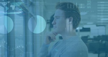 Kafkas işadamının ofisindeki finansal veri işleme resmi. Küresel finans, iş dünyası, bağlantılar, hesaplama ve veri işleme kavramı, dijital olarak oluşturulmuş resim.