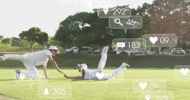 Çeşitli erkek kriket oyuncuları üzerinde ikonlar ve veri işleme görüntüsü. Küresel spor, sosyal medya, bağlantılar, hesaplama ve veri işleme kavramı, dijital olarak oluşturulmuş görüntü.