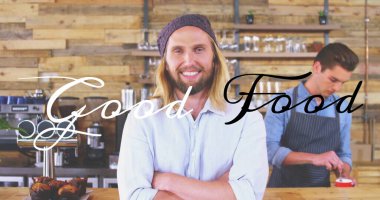 Kafede gülümseyen bir adam. Kırsal alanda iyi yemek mesajları atan bir adam. Kahve, yaşam tarzı, keyif, eğlence, yemek, mutluluk.