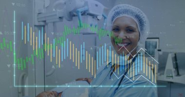 Beyaz kadın cerrahın istatistik ve veri işleme görüntüsü. Küresel tıp, bağlantılar, hesaplama ve veri işleme kavramı, dijital olarak oluşturulmuş resim.