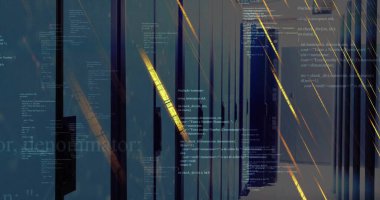 Sunucu odasının üzerine düşen satırlarla veri işleme resmi. Küresel teknoloji ve dijital arayüz konsepti dijital olarak oluşturuldu.