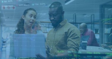 Dizüstü bilgisayar kullanarak çeşitli iş adamlarının finansal veri işleme görüntüsü. Küresel finans, iş dünyası, bağlantılar, hesaplama ve veri işleme kavramı, dijital olarak oluşturulmuş resim.