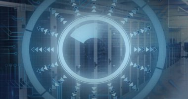 Bilgisayar sunucuları üzerinden veri işleme ve kapsamı resmi. Küresel finans, iş, bağlantılar, hesaplama ve veri işleme kavramı dijital olarak oluşturuldu.