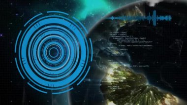 Siyah zemin üzerinde veri işleme ile kapsam taramasının animasyonu. Küresel teknoloji, bilgisayar ve dijital arayüz kavramı dijital olarak oluşturulmuş video.
