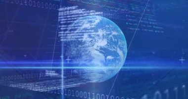 Finansal veri işleme ve mavi arkaplan üzerindeki dünyanın animasyonu. Küresel finans, iş, bağlantılar, hesaplama ve veri işleme kavramı dijital olarak oluşturulmuş video.