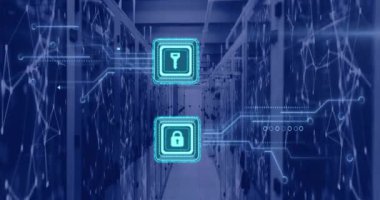 Bilgisayar sunucuları üzerinde anahtar ve asma kilit simgesi ve veri işleme animasyonu. Küresel finans, iş, bağlantılar, hesaplama ve veri işleme kavramı dijital olarak oluşturulmuş video.