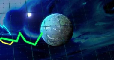 Dünya ve bulutlar üzerinde veri işleme animasyonu. Küresel finans, iş, bağlantılar, bulut hesaplama ve veri işleme kavramı dijital olarak oluşturulmuş video.