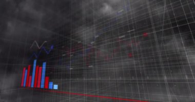 Gökyüzündeki bulutların üzerinde işlenen finansal verilerin animasyonu. Küresel teknoloji, bilgisayar ve dijital arayüz kavramı dijital olarak oluşturulmuş video.