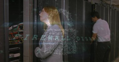 Beyaz kadın sunucuda veri işleme görüntüsü. Küresel gönderme ve bağlantılar konsepti, dijital olarak oluşturulmuş görüntü.