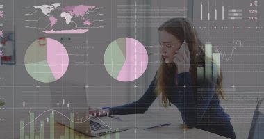 Kafkasyalı iş kadınlarının finansal veri işleme görüntüsü. Küresel iş, finans, veri işleme ve dijital arayüz kavramı, dijital olarak oluşturulmuş görüntü.