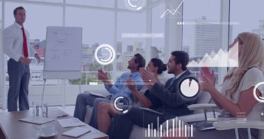 Ofisteki çeşitli iş adamlarıyla ilgili finansal veri işleme resmi. Küresel iş, finans, hesaplama ve veri işleme kavramı, dijital olarak oluşturulmuş resim.