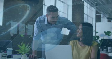 Çeşitli iş adamları üzerinde finansal veri işleme görüntüsü. Küresel iş, finans, hesaplama ve veri işleme kavramı, dijital olarak oluşturulmuş resim.