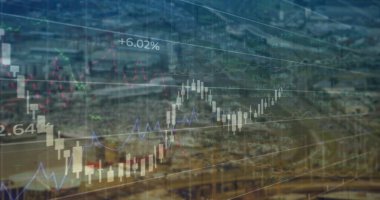 Şehir manzarası üzerinde finansal veri işleme resmi. Küresel iş, finans, bağlantılar, hesaplama ve veri işleme kavramı, dijital olarak oluşturulmuş resim.