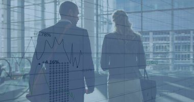 Ofiste yürüyen çeşitli iş adamları üzerindeki finansal grafiklerin resmi. işletme, finans, ekonomi ve teknoloji kavramı, dijital olarak üretilen imaj.