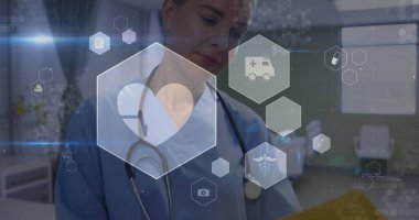 Lens parlamasının resmi, kadın beyaz doktorun raporunu okuması üzerine altıgen şeklinde bir simge. Dijital bileşik, çoklu pozlama, ışık, soyut, tıbbi ve sağlık hizmeti kavramı.