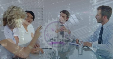 Çeşitli iş adamları üzerinde istatistik ve veri işleme görüntüsü. küresel iş, bağlantılar ve veri işleme kavramı, dijital olarak oluşturulmuş görüntü.