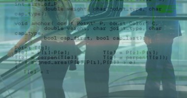 Merdivenlerdeki beyaz kadınların veri işleme görüntüsü. Küresel iş ve dijital arayüz kavramı, dijital olarak oluşturulmuş görüntü.