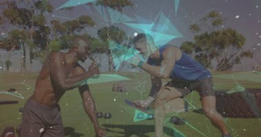 İki farklı adamın çaydanlık eğitimi yaptığı geometrik şekiller. Profesyonel atletizm eğitimi..