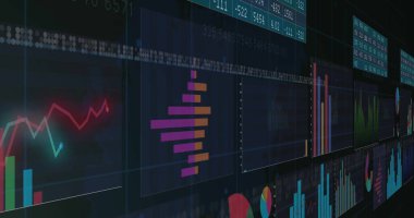 Siyah arkaplan üzerinde çok renkli grafiklerin ve sayı grafiklerinin resmi. Dijital olarak üretilmiş, hologram, illüstrasyon, aydınlatılmış, rapor, soyut, rakamlar ve iş konsepti.