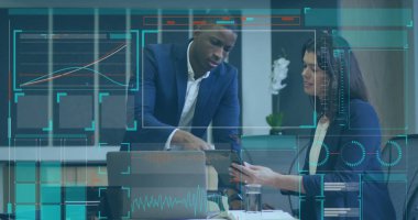 Ofisteki çeşitli iş arkadaşlarının bilgilerini içeren dijital ekran görüntüsü. İş, ağ, iletişim, finans ve veri konsepti, dijital olarak oluşturulmuş görüntü.