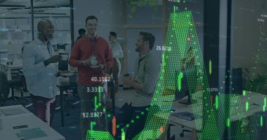 Ofisteki çeşitli iş adamlarıyla ilgili finansal veri işleme resmi. Küresel hesaplama, dijital arayüz ve veri işleme kavramı, dijital olarak oluşturulmuş resim.