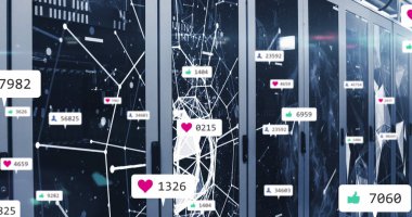 Sosyal medya simgelerinin, numaraların ve bilgisayar sunucuları üzerinden bağlantı ağının resmi. Küresel sosyal medya, hesaplama, veri işleme ve dijital arayüz kavramı, dijital olarak oluşturulmuş resim.