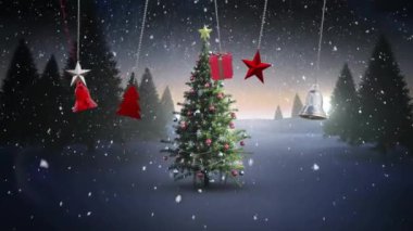 Kış manzarasında noel ağacı üzerindeki Noel süslerinin animasyonu. Noel, şenlik, kutlama ve gelenek konsepti dijital olarak oluşturuldu.