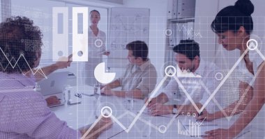 Ofisteki çeşitli iş adamlarıyla ilgili finansal veri işleme resmi. Küresel iş, finans, hesaplama ve veri işleme kavramı, dijital olarak oluşturulmuş resim.