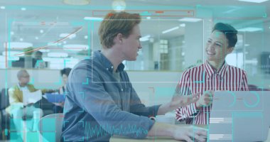 Ofisteki çeşitli iş adamlarının veri işleme görüntüsü. Küresel iş ve dijital arayüz kavramı, dijital olarak oluşturulmuş görüntü.