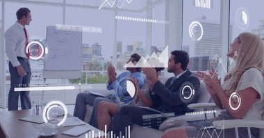 Ofisteki çeşitli iş adamlarıyla ilgili finansal veri işleme resmi. Küresel iş, finans, hesaplama ve veri işleme kavramı, dijital olarak oluşturulmuş resim.