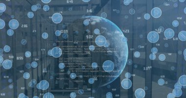 Veri ve sunucu odasındaki medya merkezleri ve yerkürenin görüntüsü. Bağlantı, veri, küresel iletişim ve dijital arayüz oluşturulmuş resim.