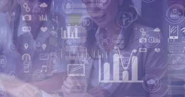 Beyaz iş adamlarının orta kesimindeki grafiklerin ve simgelerin resmi. işletme, ağ, bağlantılar ve teknoloji konsepti, dijital olarak oluşturulmuş görüntü.