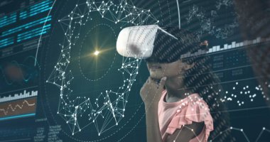 Video kulaklık ve dijital asma kilit takmış melez bir kız görüntüsü. Veri işleme, internet güvenliği ve teknoloji konsepti, dijital olarak oluşturulmuş görüntü.