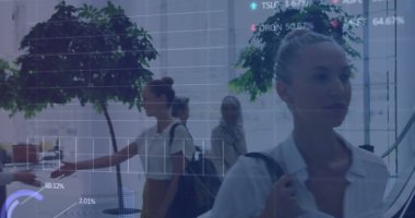 Çeşitli iş adamları üzerinde finansal veri işleme görüntüsü. küresel veri işleme, işletme, finans ve ekonomi konsepti, dijital olarak oluşturulmuş görüntü.