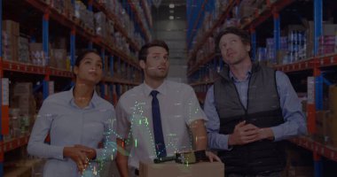 Depodaki çeşitli iş adamlarının veri işleme görüntüsü. Küresel gönderme, bilgisayar ve dijital arayüz kavramı, dijital olarak oluşturulmuş resim.